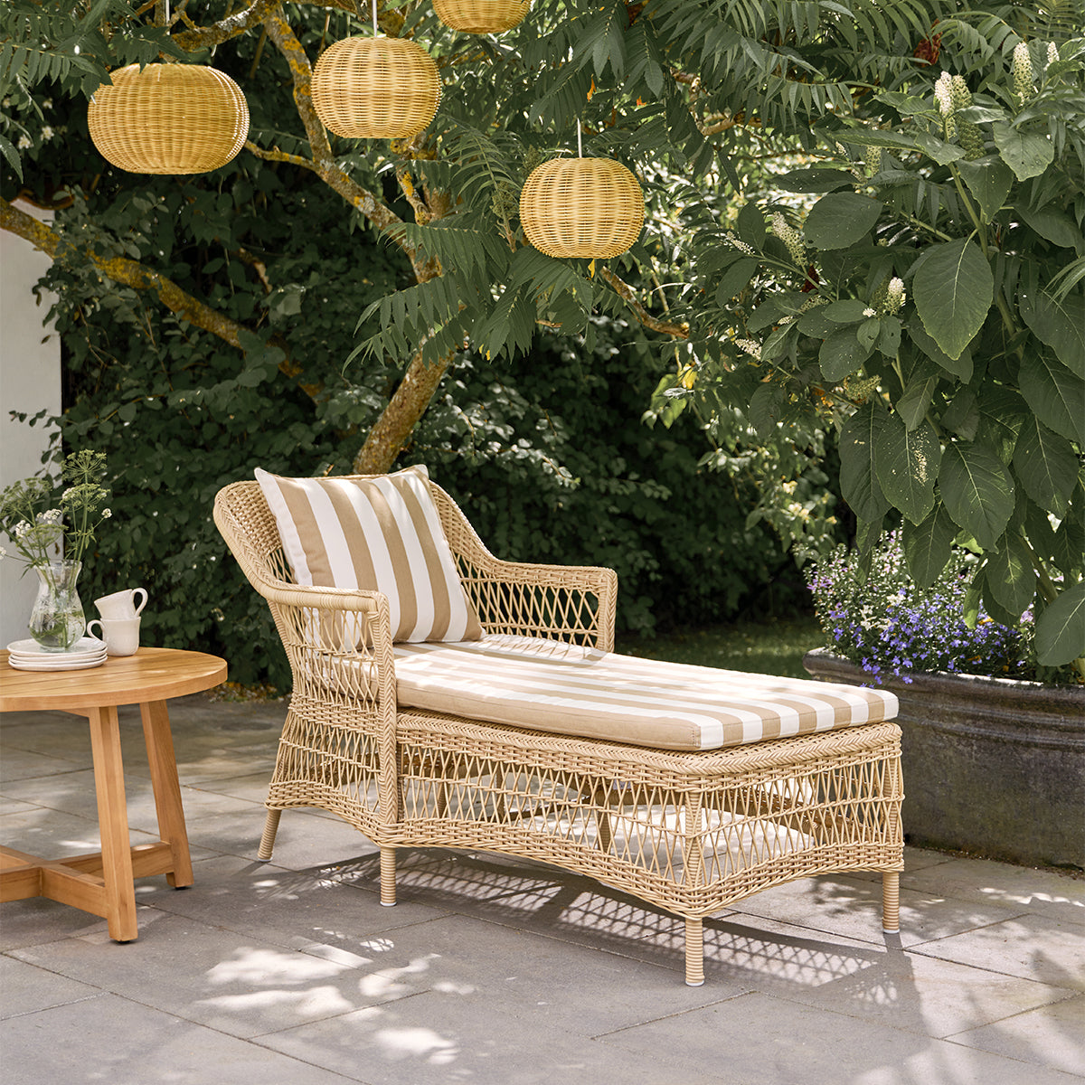 Victor Teak Lounge Table Ø75