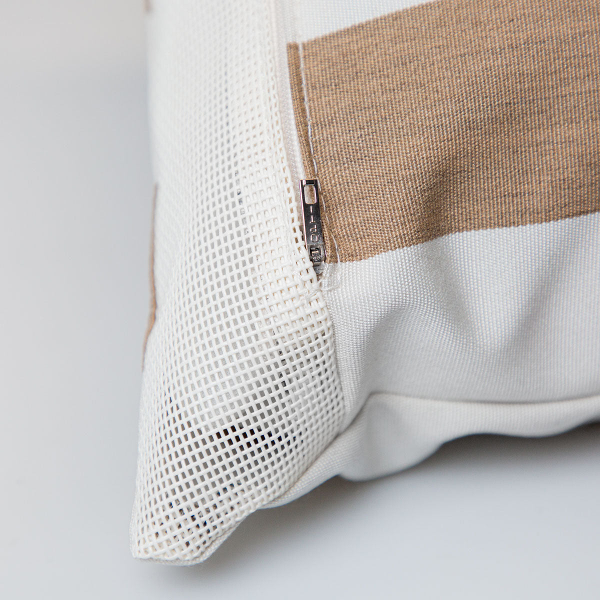 55X35 Exterior cushion | A680 Beige & White