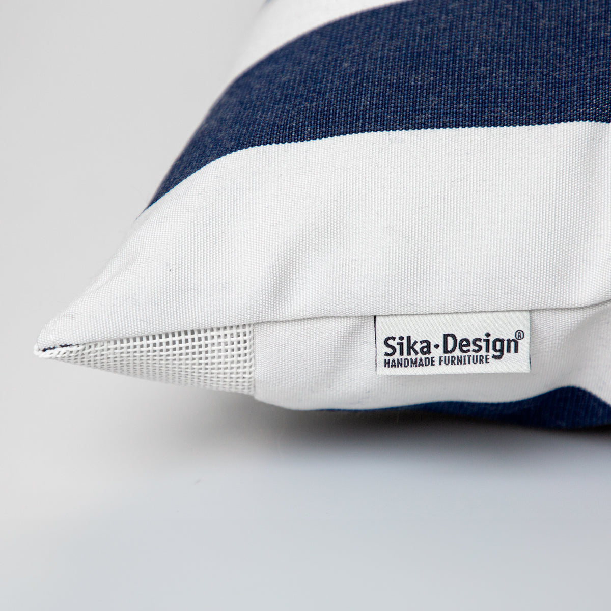 50X50 Exterior cushion | A681 Navy & White