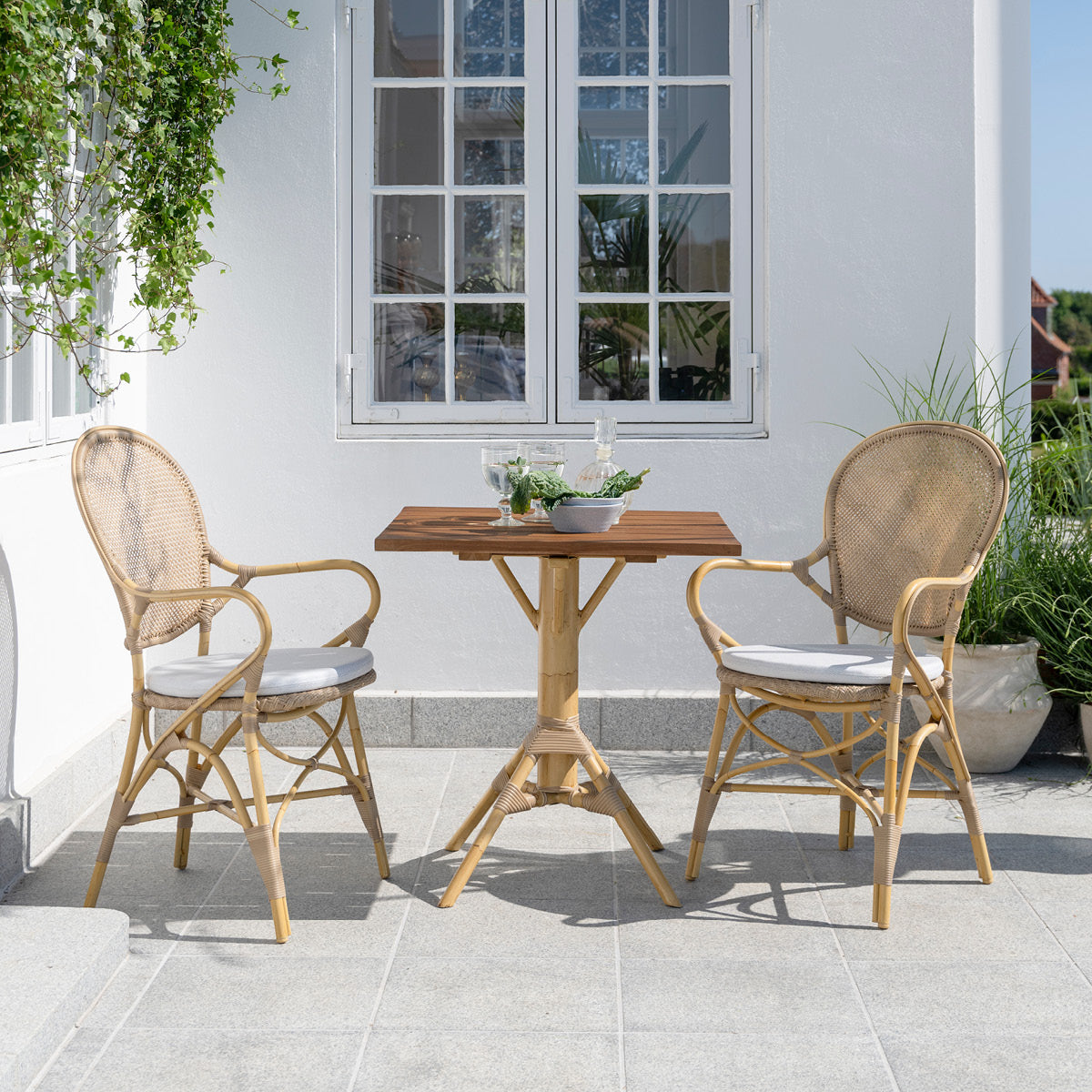 Nicole Cáfe Table | Teak Square