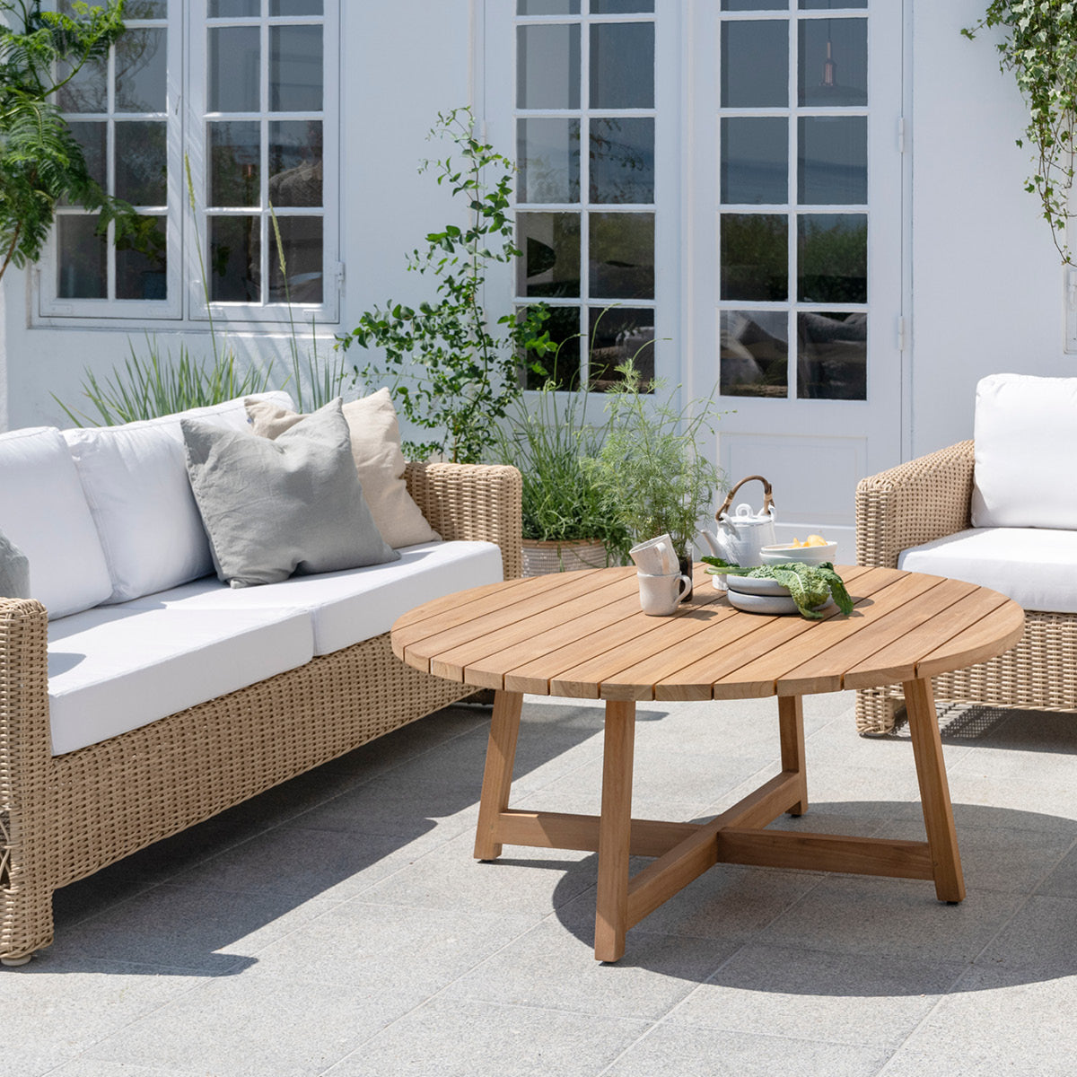 Victor Teak Lounge Table Ø120