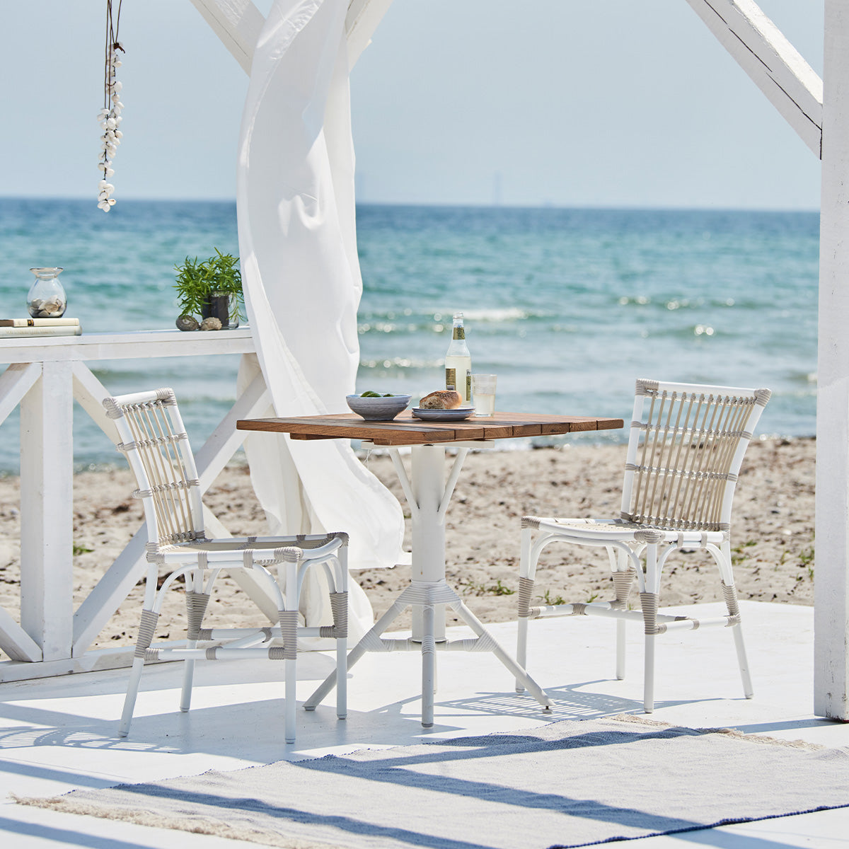 Nicole Cáfe Table | Teak Square